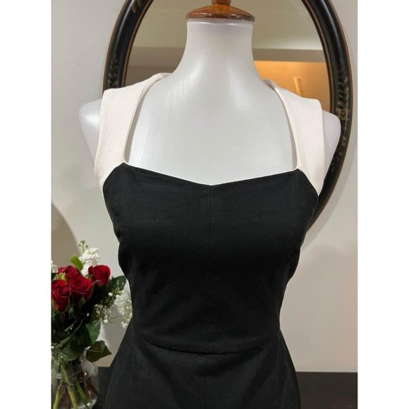 Banana Republic- Form Fitted Dress, Thick Fabric -size 6 - Picture 4 of 5